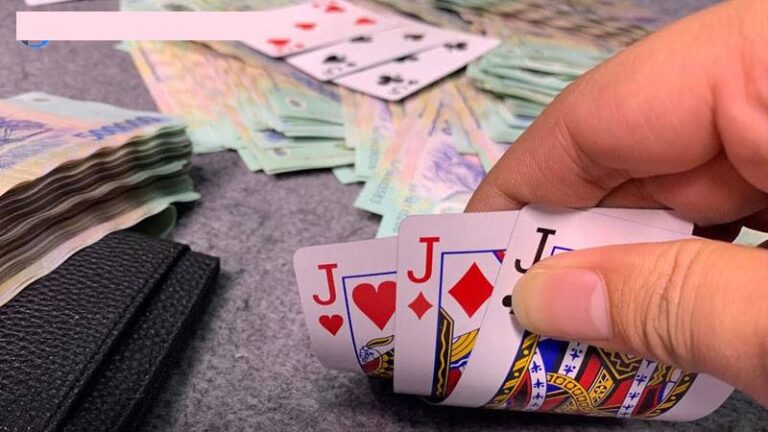 Kinh Nghiệm Úp Bài Liêng Đúng Lúc - Chiến Thuật Tâm Lý Hay 13 Kinh Nghiệm Úp Bài Liêng Đúng Lúc - Chiến Thuật Tâm Lý Hay