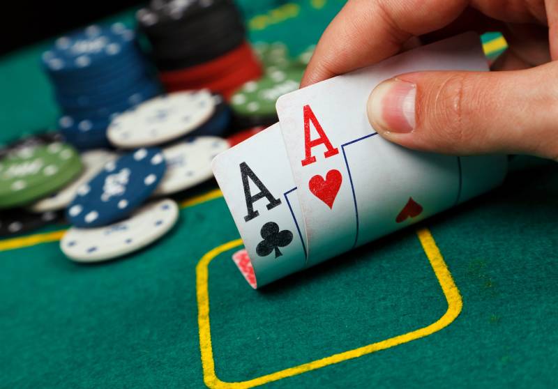Lên bài Poker đẹp là gì?