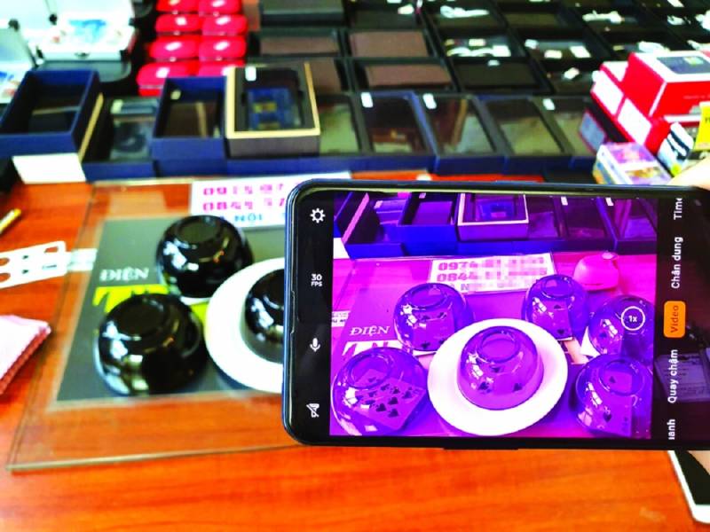 Nắp tài xỉu gắn camera 